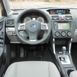 Das Cockpit des 2013er Subaru Forester