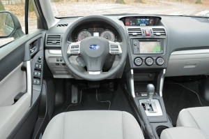 Das Cockpit des 2013er Subaru Forester