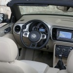 Das Cockpit des neuen Volkswagen Beetle Cabrio