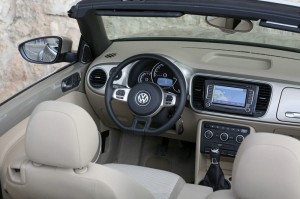 Das Cockpit des neuen Volkswagen Beetle Cabrio