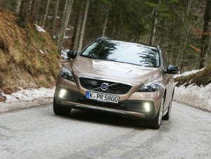 Volvo V40 Cross Country in der Frontansicht (Fahraufnahme)