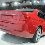 BMW 328d F30 in rot in der Heckansicht