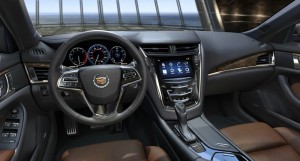 Der Innenraum des Cadillac CTS (2014, Cockpit, Mittelkonsole, Lenkrad)