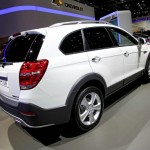 Chevrolet Captiva in weiss auf dem Genfer Autosalon 2013