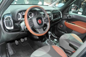 Das Cockpit des Fiat 500L Trekking