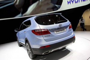 Der neue Hyundai Grand Santa Fe in der Heckansicht