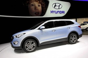 Der neue Hyundai Grand Santa Fe in der Seitenansicht