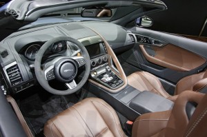 Das Cockpit des Jaguar Sportwagen F-Type
