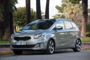 2013-er Kia Carens (Standaufnahme, Front- Seitenansicht)