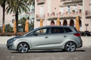 Die vierte Generation des Kia Carens in der Seitenansicht