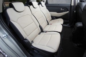 Fond - Die hinteren Sitze des Kia Carens