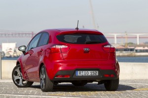 Die Heckansicht des Kia Rio UB (Standaufnahme)