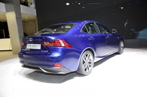 Lexus IS 300h auf der Genfer Automobilmesse 2013