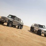 Beide Mercedes Modelle G 63 AMG 6x6 und G 63 AMG in der Wüste