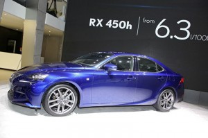 Lexus IS 300h auf dem Genfer Autosalon 2013