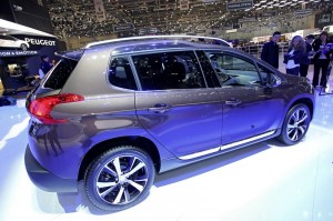 Peugeot 2008 in dunkler Farbton - Genf 2013