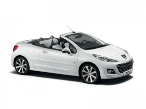 weißer Peugeot 207 CC Roland Garros mit 17 Zoll Felgen