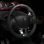 Das Cockpit des Peugeot 208 GTi 2013