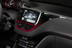 Die Mittelkonsole des Peugeot 208 GTi Navi