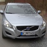 Der Kühlergrill eines 2013-er Volvo V60 Plug-in-Hybrid