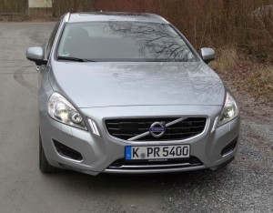 Der Kühlergrill eines 2013-er Volvo V60 Plug-in-Hybrid
