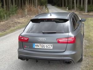Die Heckpartie eines 2013er Audi RS6 Avant