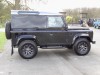 Die Seitenpartie des Land Rover Defender LXV