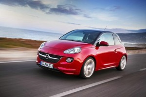 Opel Kleinstwagen Adam in der Front und Seitenansicht