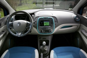 Das Armaturenbrett des Renault Captur mit dem Mediasystem R-Link