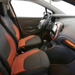 Renault Captur Innenraumausstattung in der Farb-Mix schwarz-orange