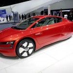 Der neue XL1 von Volkswagen auf einer Automobilmesse