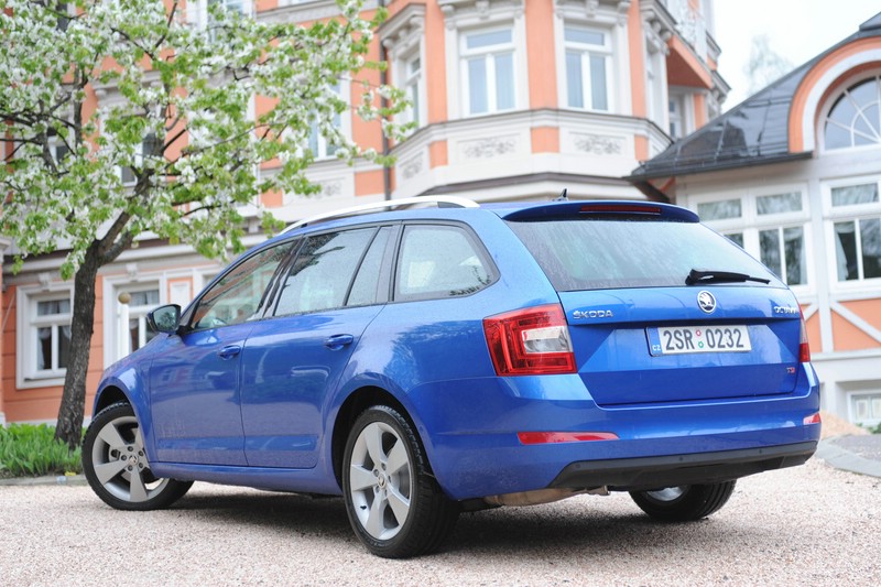 2013er Skoda Octavia Combi in Blau