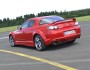 Die Heckansicht eines roten Mazda RX-8 Facelift-Modells 2009