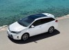 Das Panoramadach des neuen Toyota Auris Touring Sports