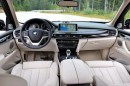 Mittelkonsole, Ledersitze und Cockpit des BMW X5 xDrive 30d