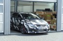 Rennfahrer im Steuer des Honda Civic Type R