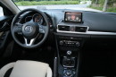 Das Cockpit des neuen Kompaktwagens Mazda3
