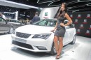 Messegirl präsentiert den neuen Seat Leon ST