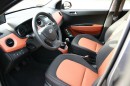 Die Hyundai i10 Sitze in schwarz/orange