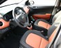 Die Hyundai i10 Sitze in schwarz/orange