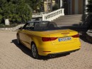 Das neue Audi A3 Cabriolet in Gelb in der Heckansicht