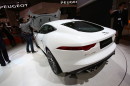 Jaguar F-Type Coupé auf der Automesse Tokio 2013