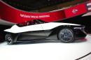 Nissan Bladeglider, ein Elektroauto, ist auf der Tokyo Motorshow 2013 zu sehen