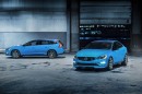 Blaue Volvo Polestar Modelle S60 und V60 in der Front und Seitenansicht