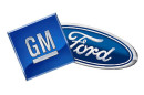 Die Logos der Autohersteller GM und Ford