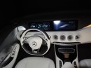 Das Cockpit eines mit Technik vollgepackten Mercedes