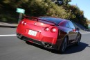 Fahraufnahme vom roten Nissan GT-R Modell 2014