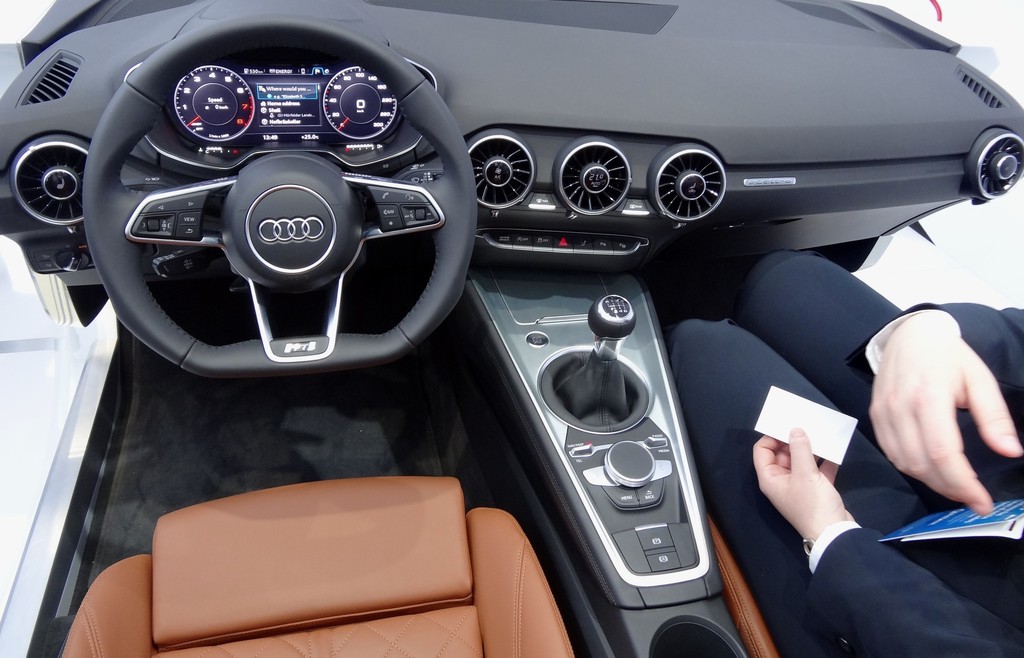 Das Cockpit des Audi TT 2014 Lenkrad Mittelkonsole