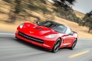 Chevrolet Corvette Stingray coupe in rot in der Frontansicht
