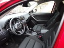 Die Vordersitze des Mazda CX-5 Skyactiv-D Center-Line FWD